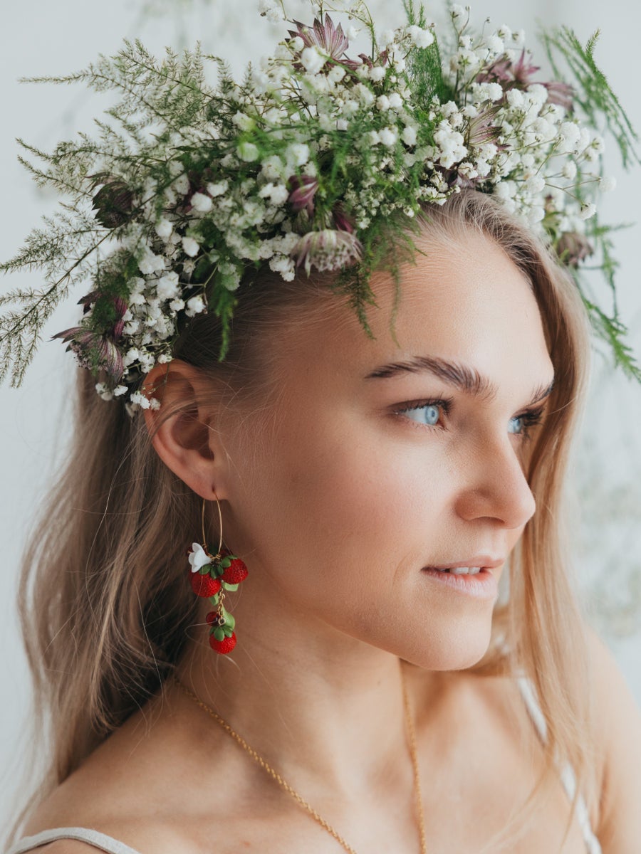 Metsämansikka-rengaskorvakorut