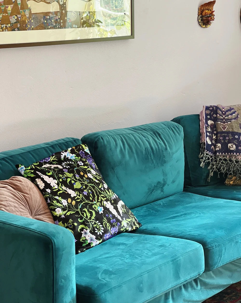 Sametti tyynynpäällinen, "Deadly Gardens"