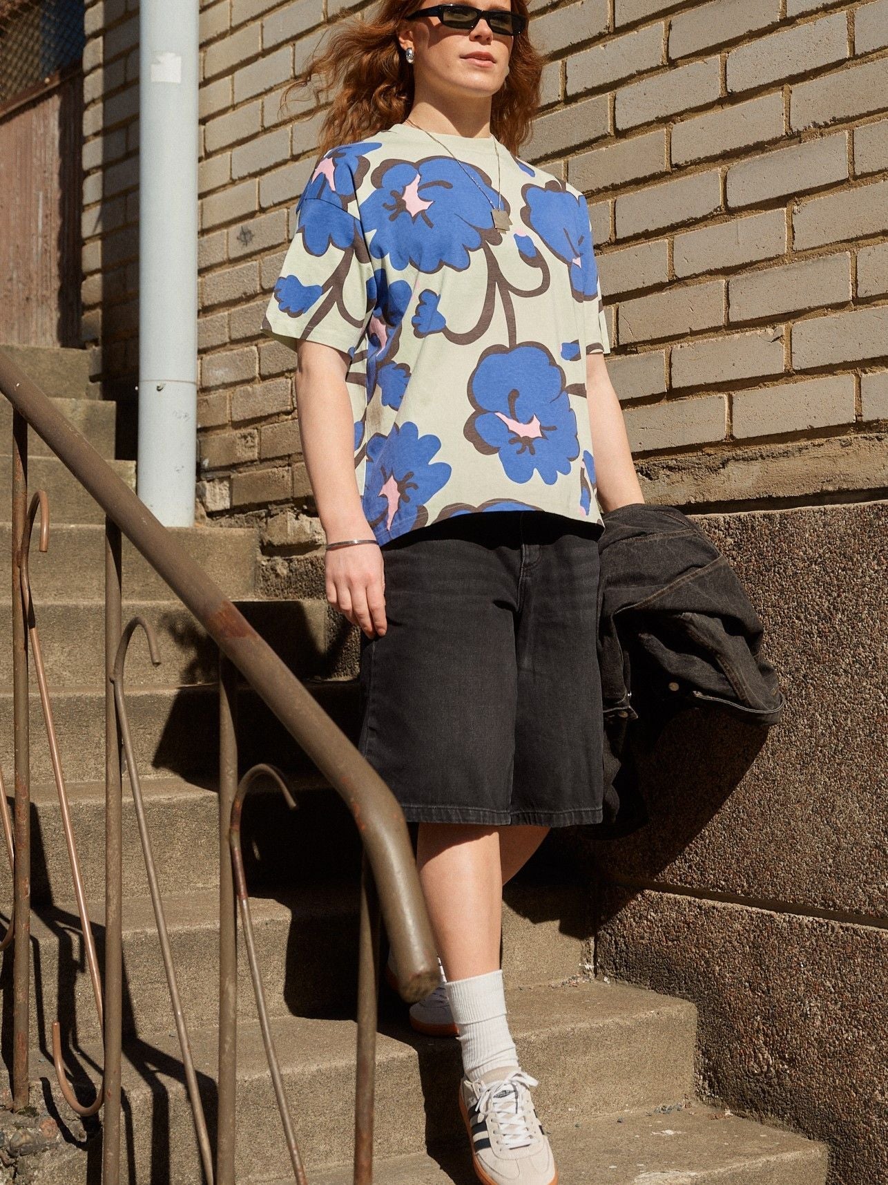Talking Flowers oversize T-paita