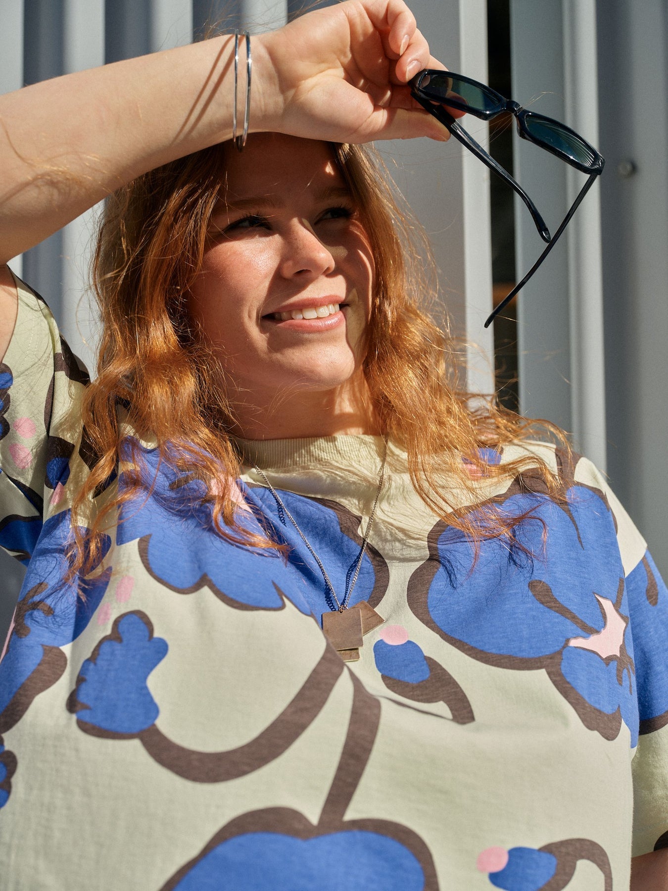Talking Flowers oversize T-paita