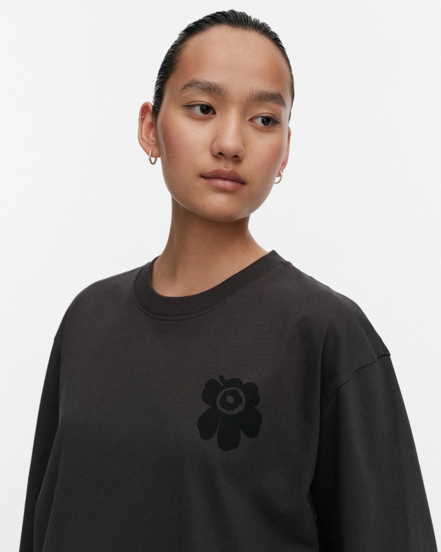 Biitti Unikko Placement Kioski trikoopaita