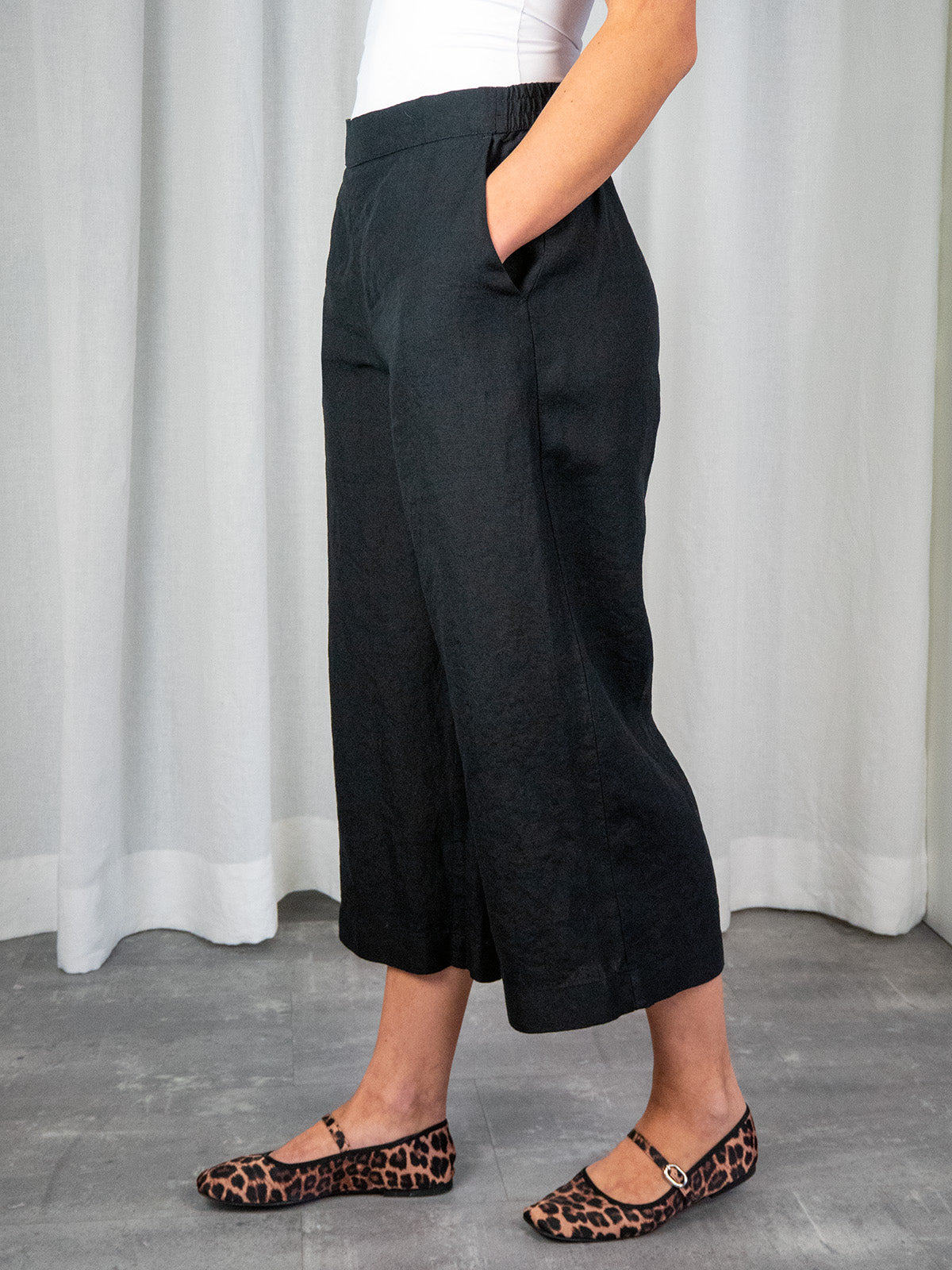 GERDA pellavaculottes, musta