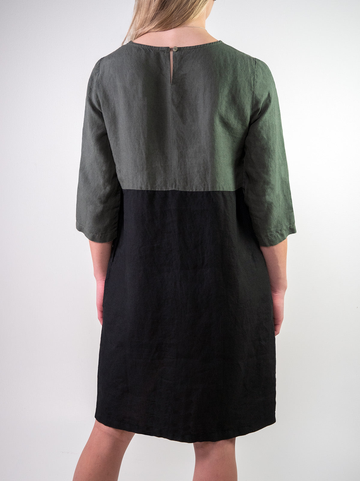 Ada pellavamekko, tummanvihreä/musta