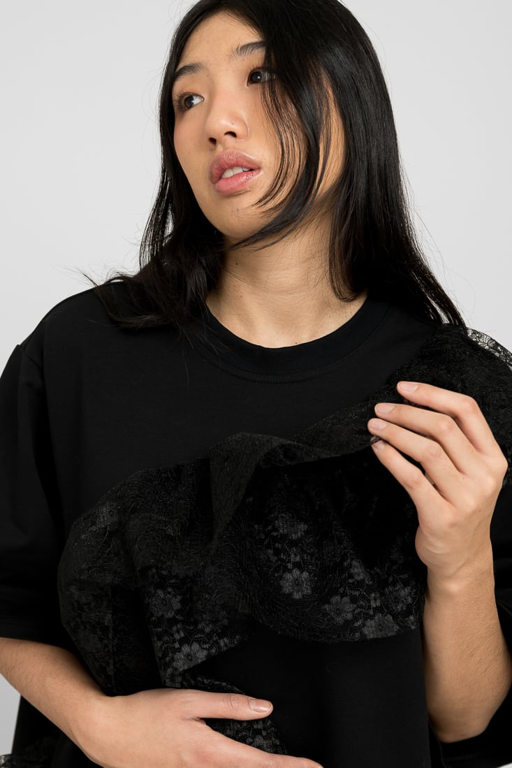 ARMI – Musta, pitsi