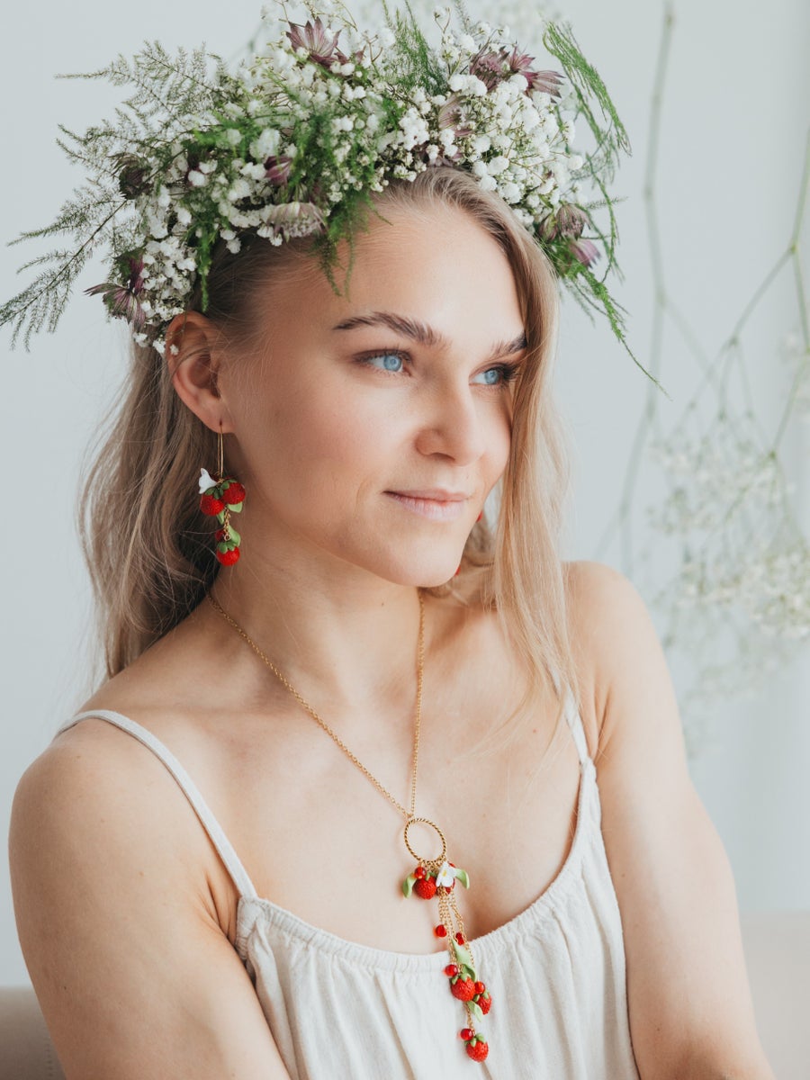 Metsämansikka-rengaskorvakorut