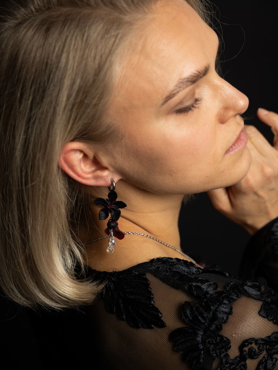 Varjojen kaunotar -korvakorut - keskikoko