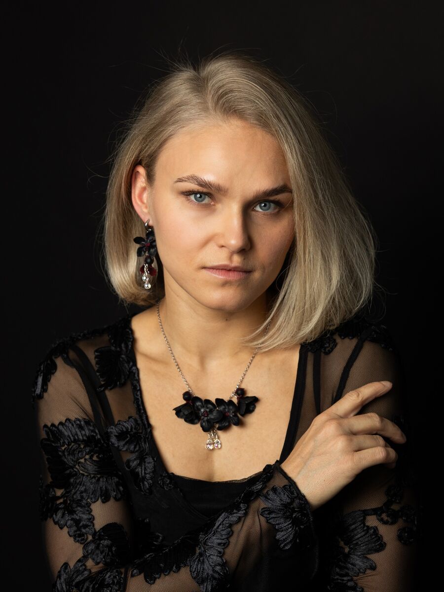 Varjojen kaunotar -korvakorut - keskikoko