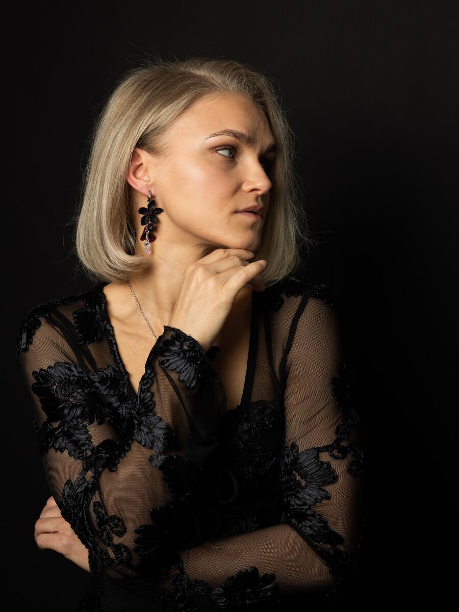 Varjojen kaunotar -korvakorut - keskikoko