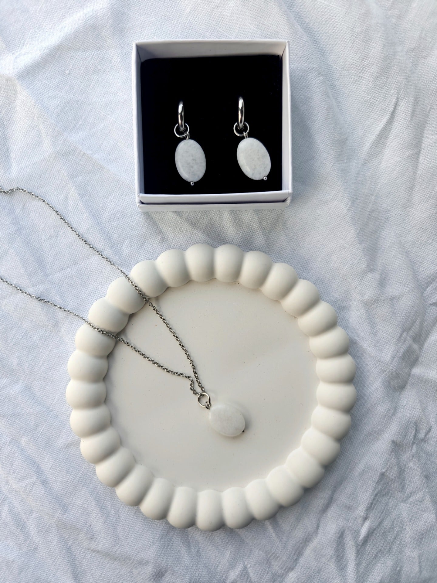 Mineral Vibrations/ White Jade Kaulakoru