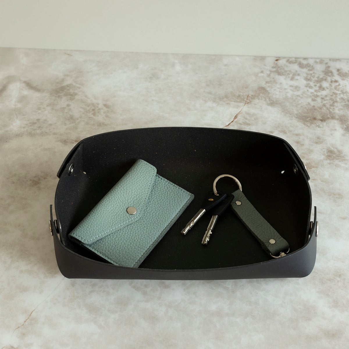 Card wallet with snap