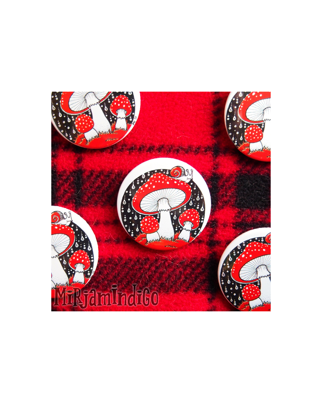 Space Amanita rintanappi