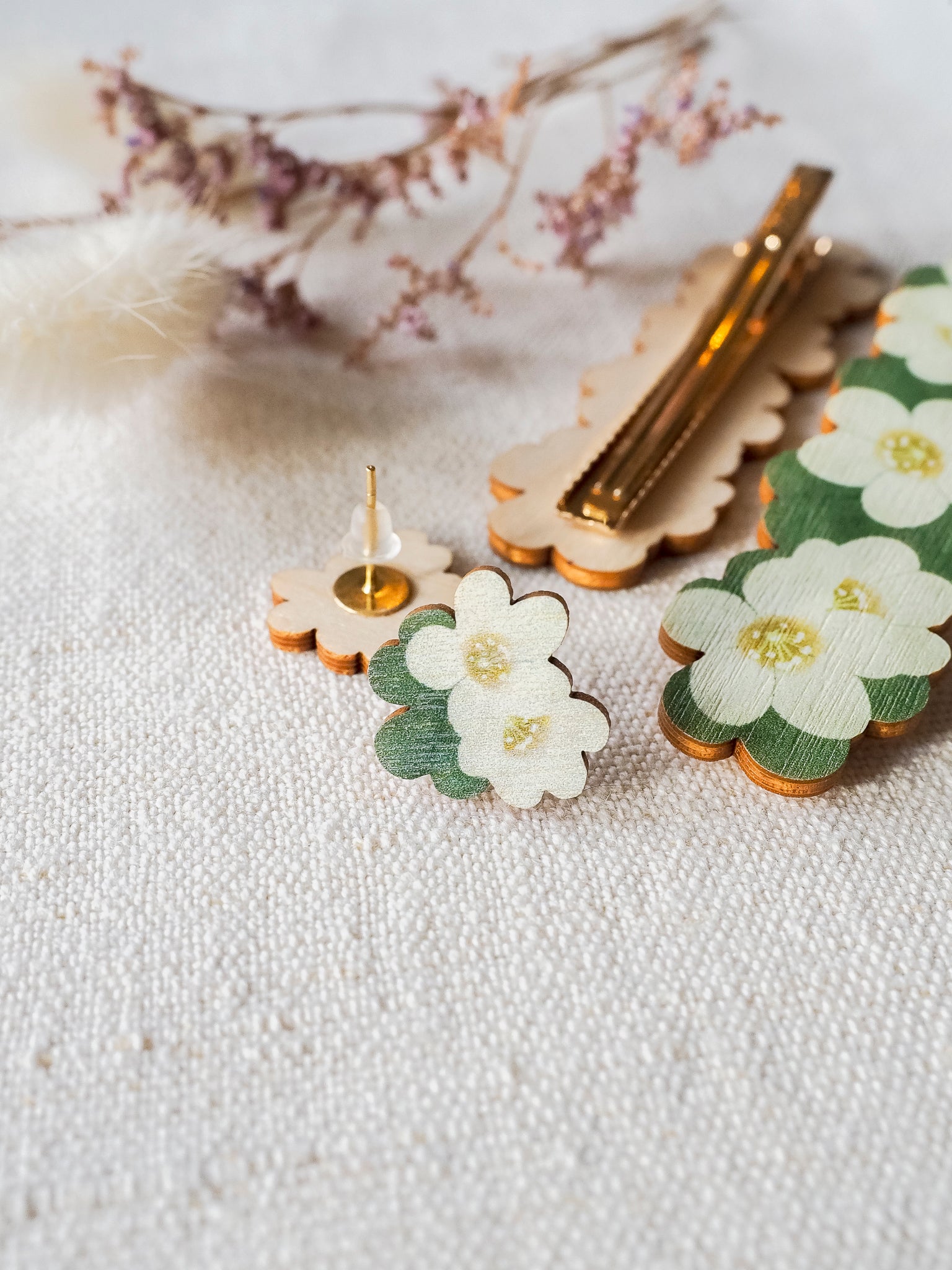 Ketunleipä Nappikorvakorut