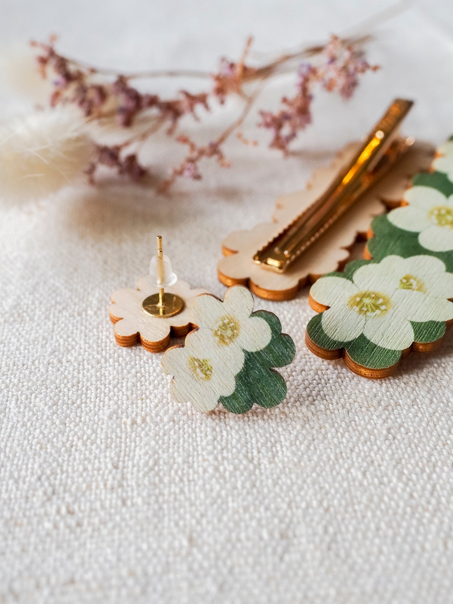 Ketunleipä Nappikorvakorut