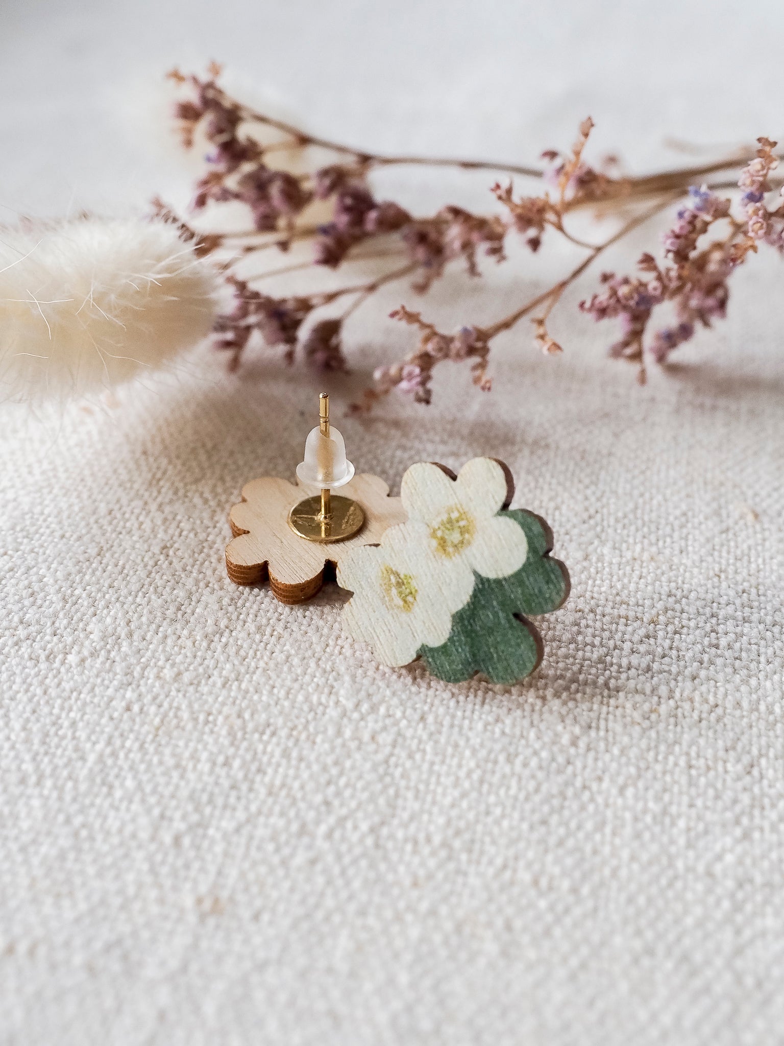 Ketunleipä Nappikorvakorut