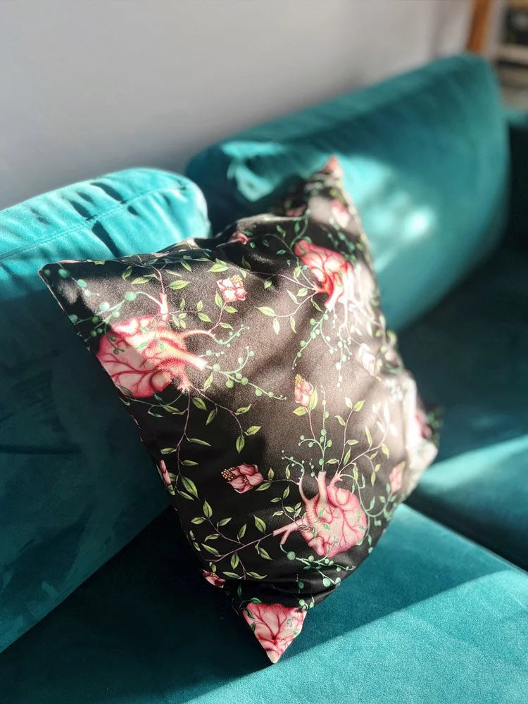 Sametti tyynynpäällinen, "Have a Heart"