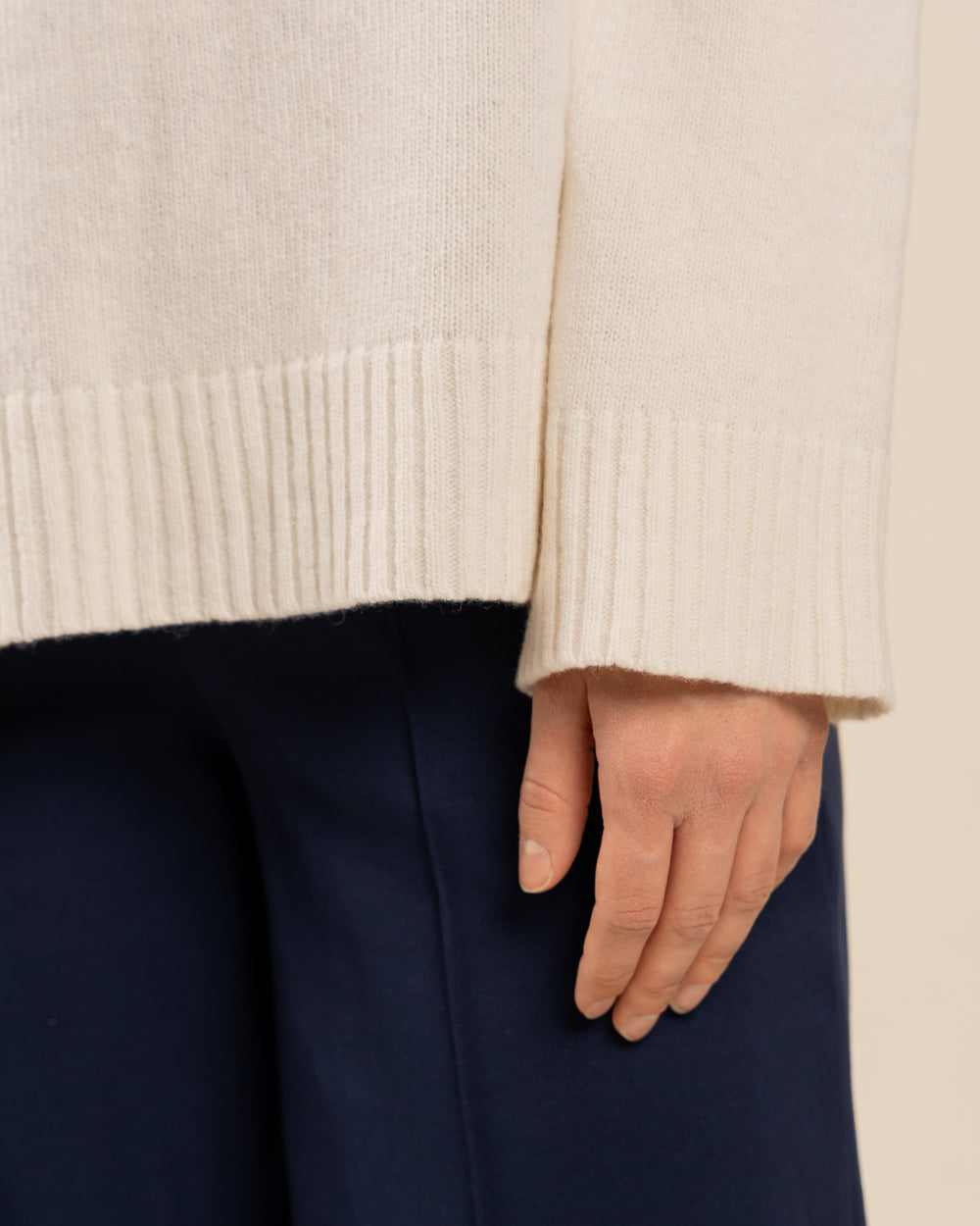 HILE neule, Valkoinen