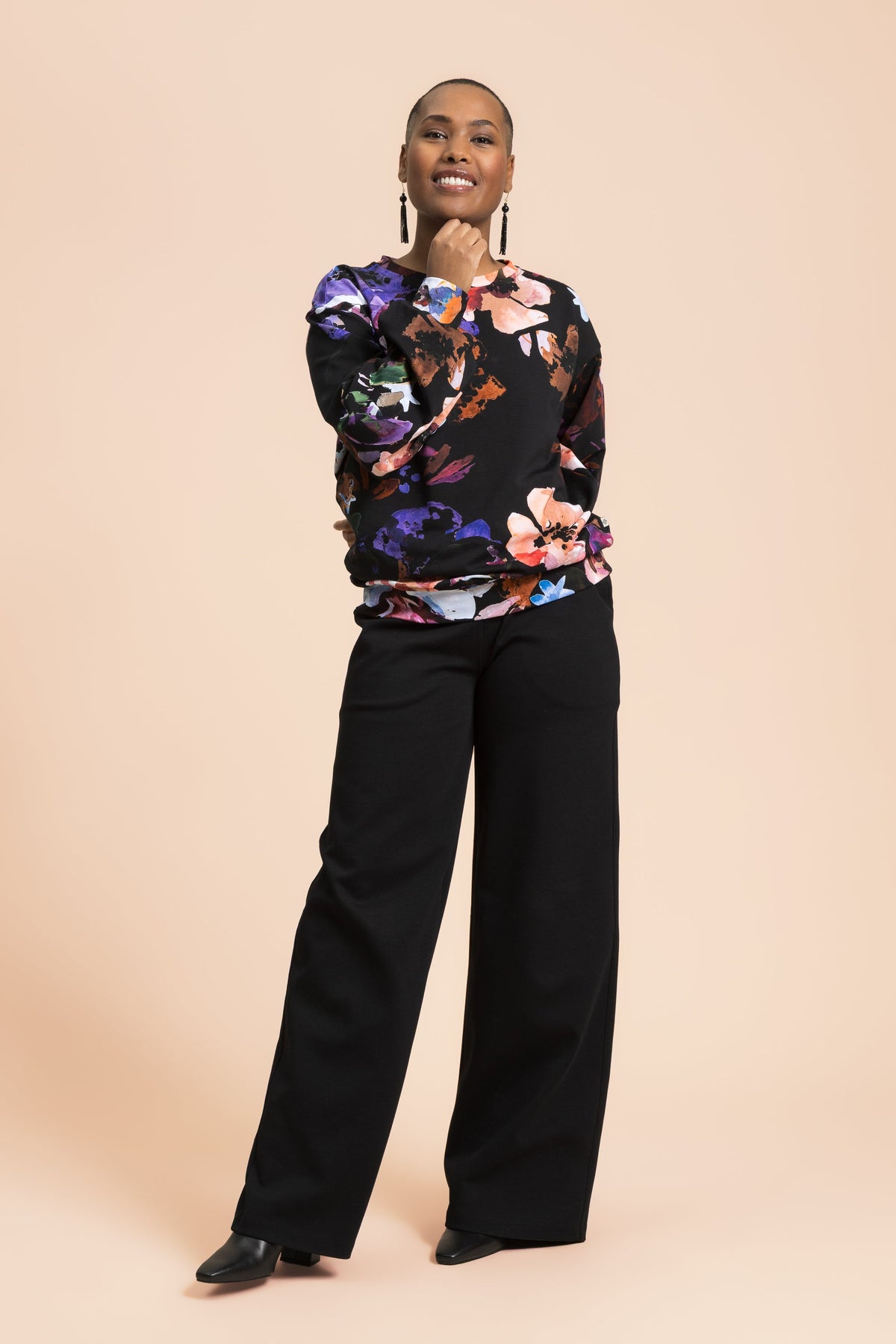 Sweatshirt, Black Anemone