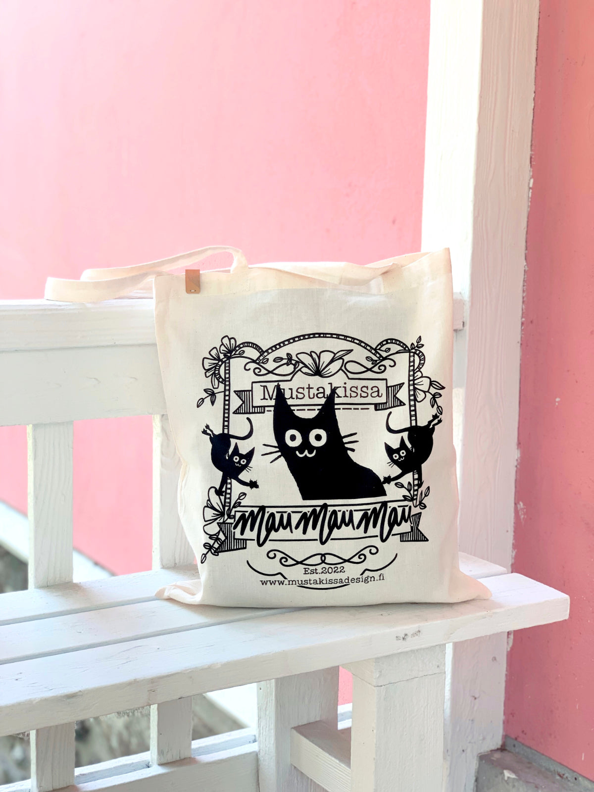 Mustakissa Vintage-kangaskassi