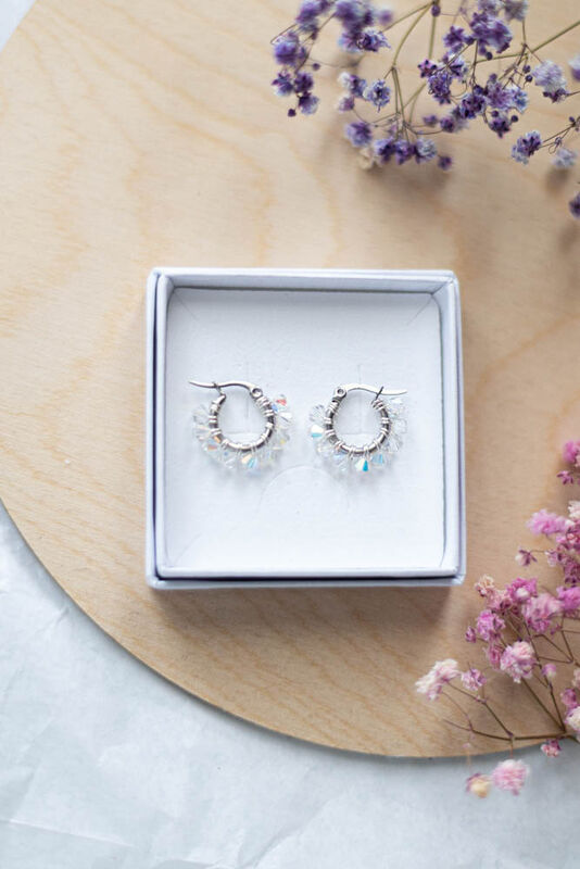 Alma Kristallihelmi Korvakorut, Teräs