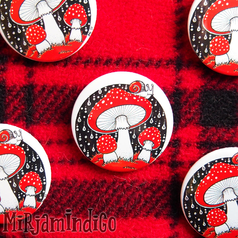 Space Amanita rintanappi