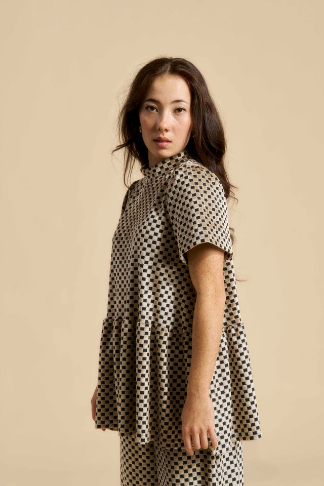 Vanda Peplum paita, Almond Chess