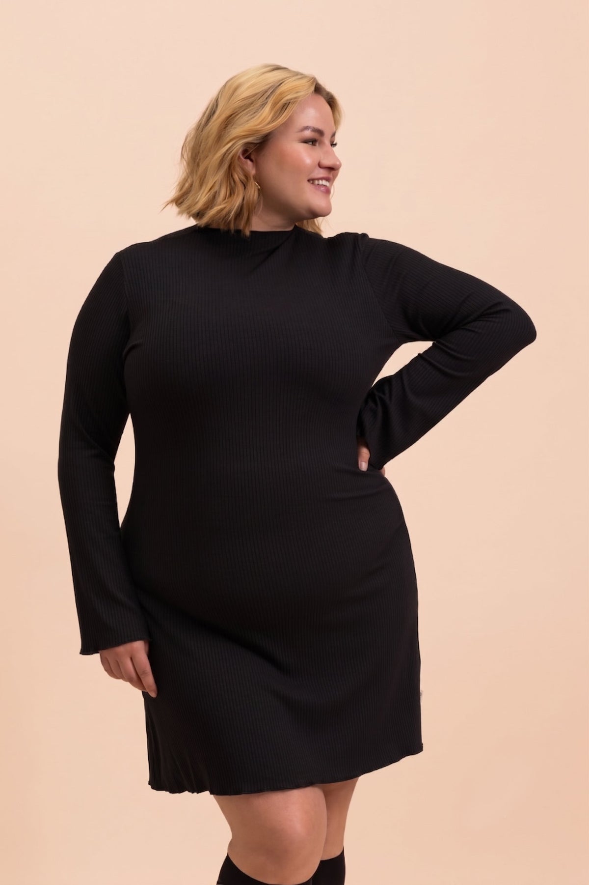 Rib Flare Mekko, Musta