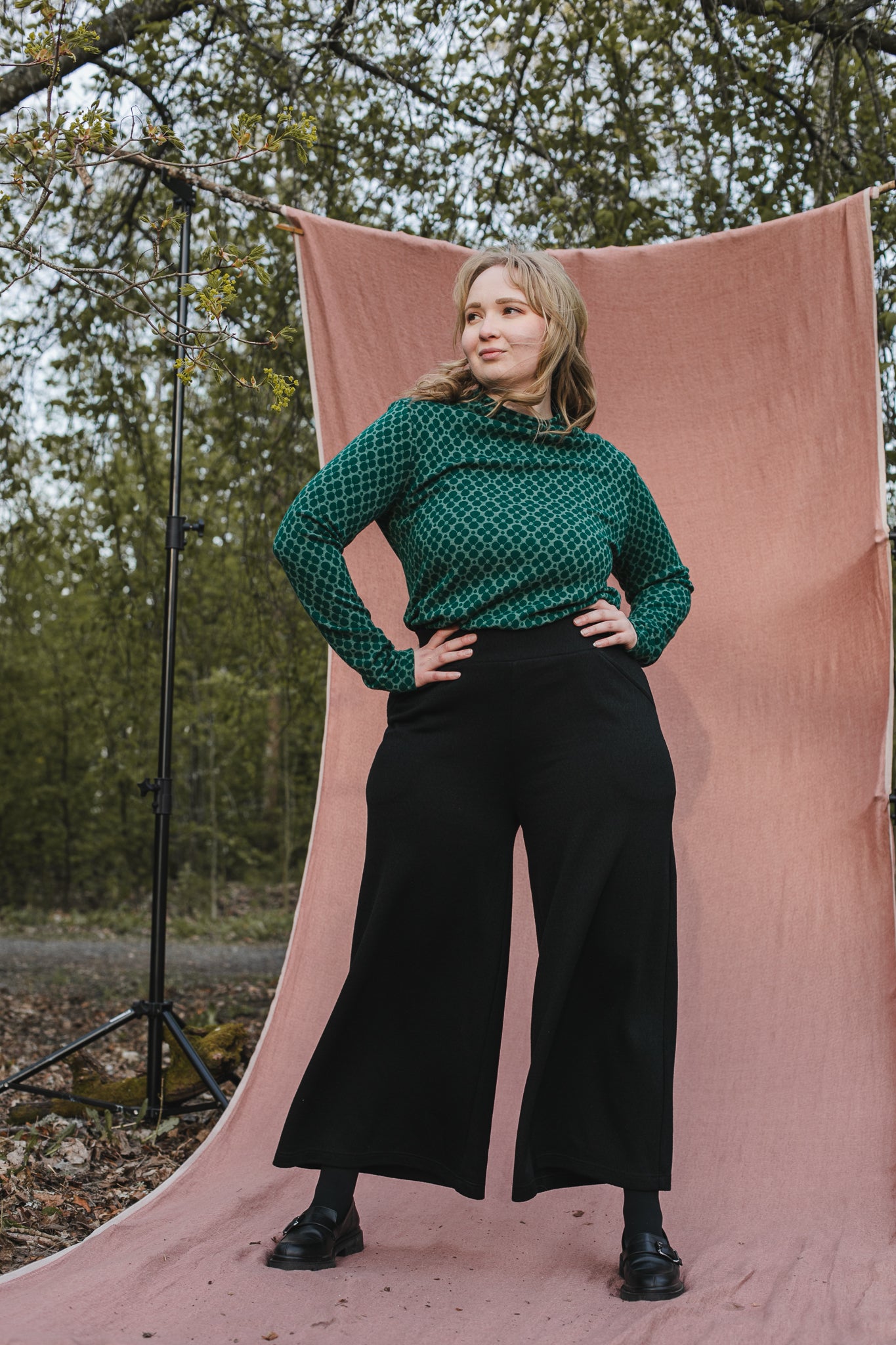 TUNDRA villaculottes, Kaarna musta