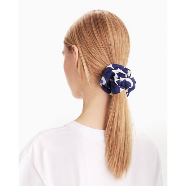 Kutrit Mini Unikko Hair Scrunchie, Blue-white